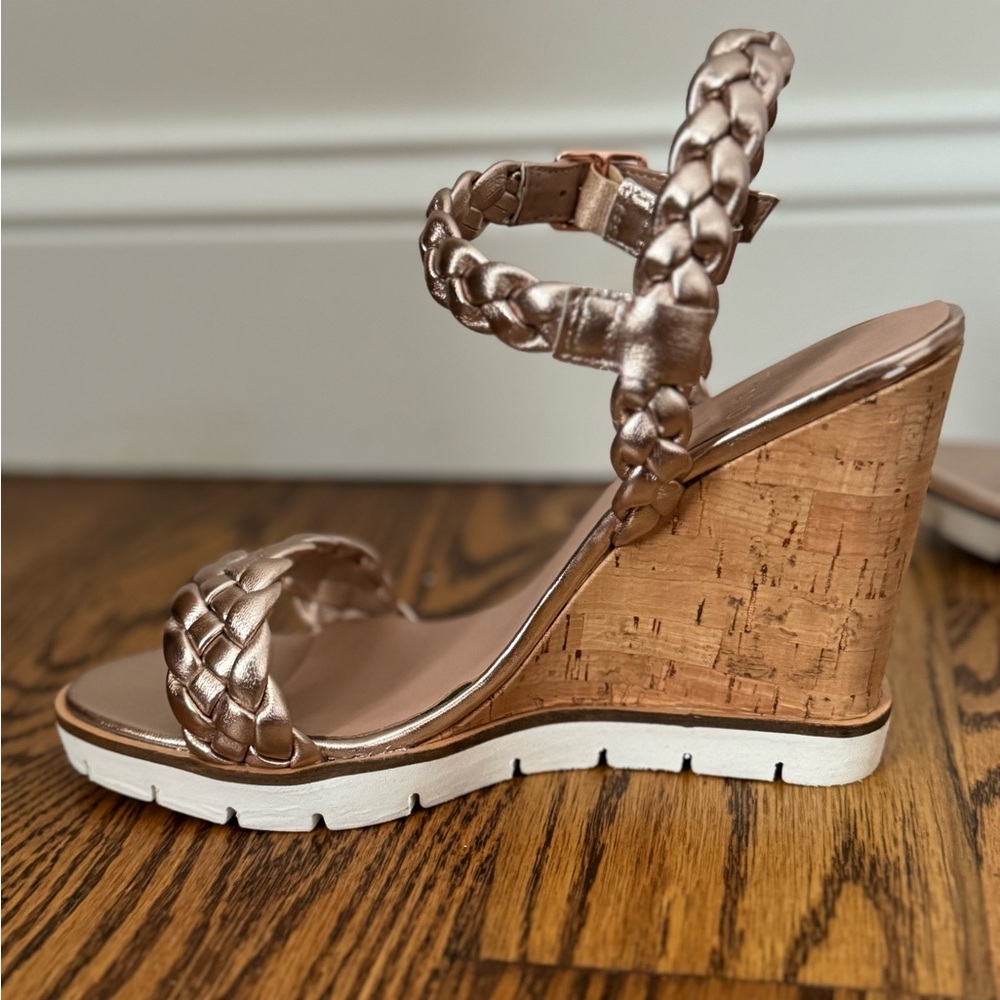 Size 7, rose gold Linea Paolo heeled sandal